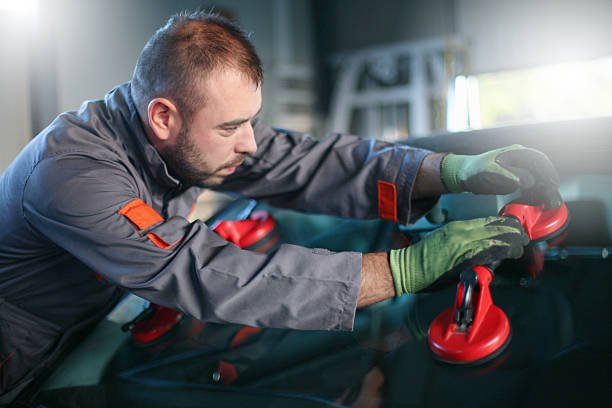 Windshield Repair in La Mirada, CA - Auto Glass Chip Repair, Same Day Replacement & Crack Fix